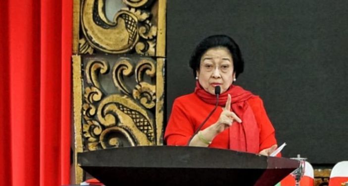 Tak hanya itu, Megawati Soekarnoputri mengatakan banyak wanita yang melirik pada Soekarno. Dan sekarang dirinya juga banyak dilirik oleh pria.

