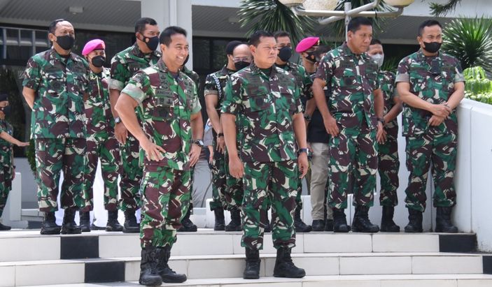 Ilustrasi - Panglima TNI Jenderal Andika Perkasa mendatangi Markas Besar Angkatan Laut (Mabes AL) Senin, 22 November 2021 /dok. TNI AL